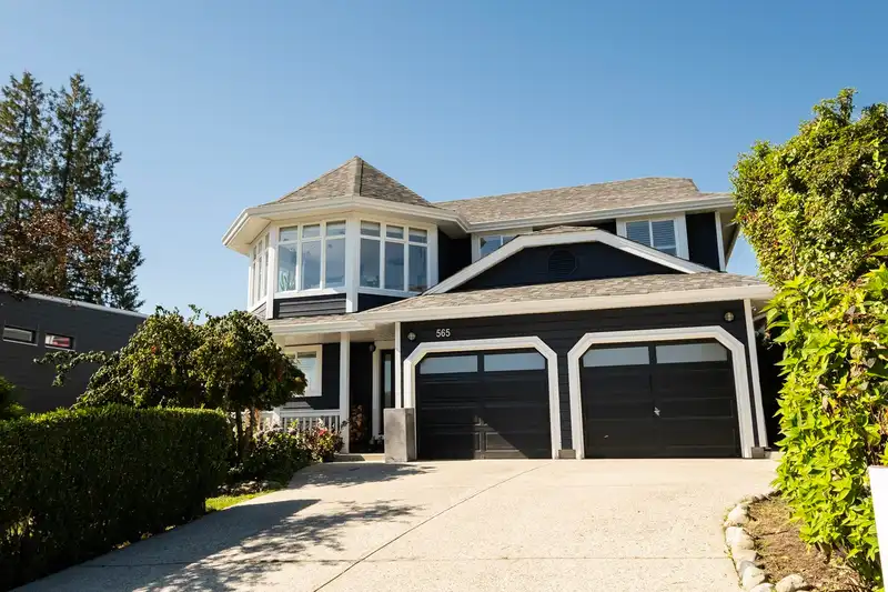 565 WILDWOOD CRESCENT - photo 3 of 40