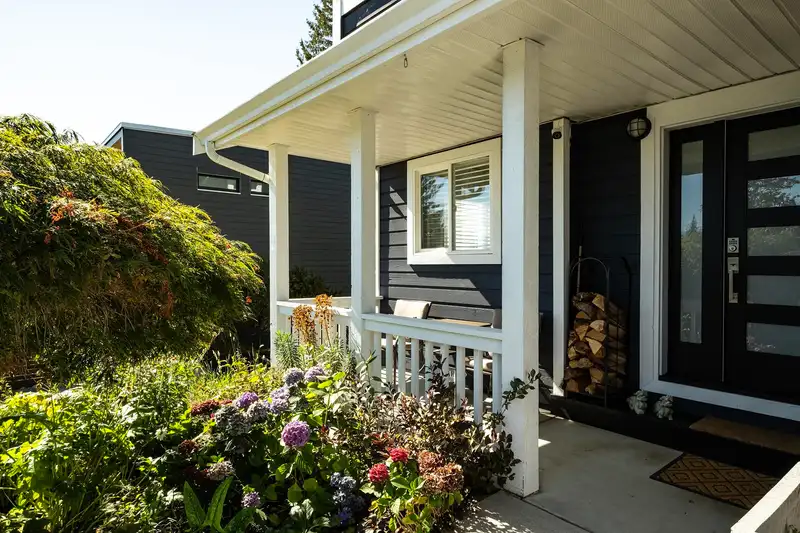 565 WILDWOOD CRESCENT - photo 4 of 40