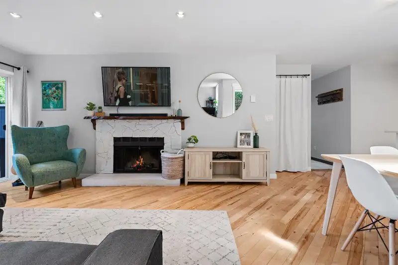 218 W 15TH AVENUE - photo 4 of 40