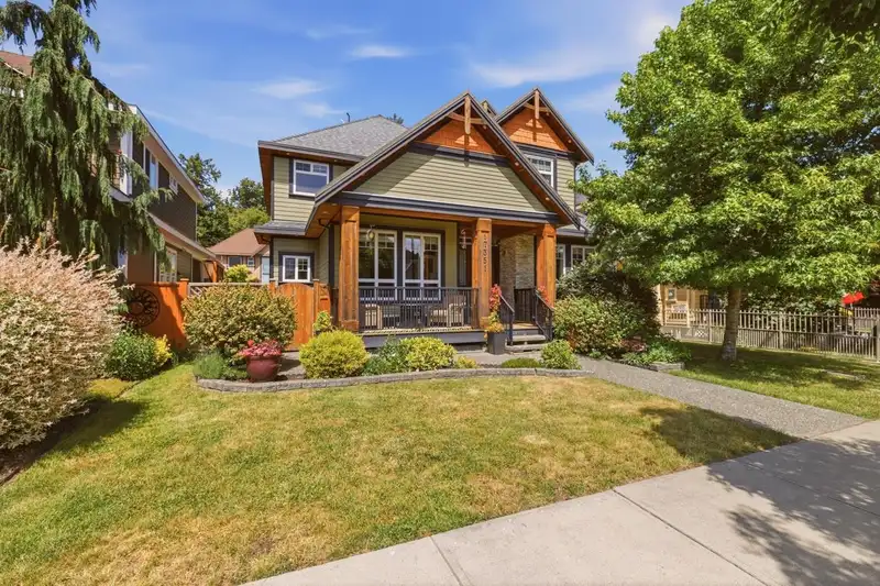 17351 3A AVENUE - photo 2 of 40