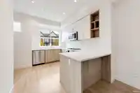 22 7039 MACPHERSON AVENUE - thumbnail 8