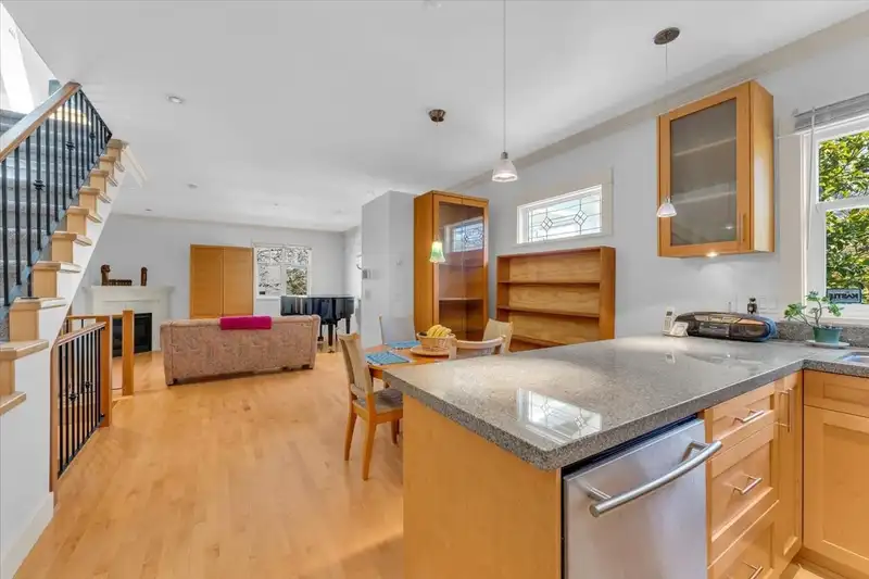 2301 STEPHENS STREET - photo 4 of 31