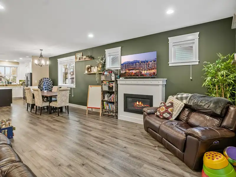 9847 MCGRATH ROAD - photo 4 of 40