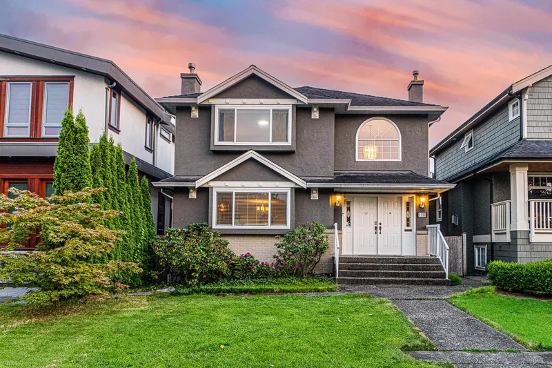 2922 W 22ND AVENUE - photo 1 of 25