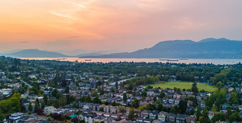 2922 W 22ND AVENUE - photo 2 of 25