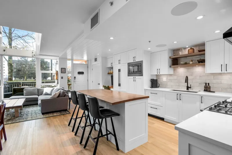 TH2 168 E ESPLANADE AVENUE - photo 4 of 25