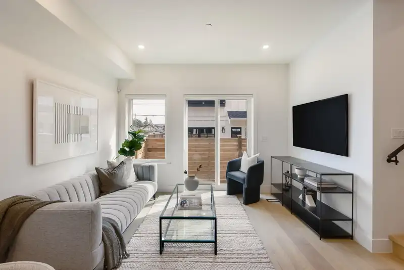 1 550 KASLO STREET - photo 4 of 32