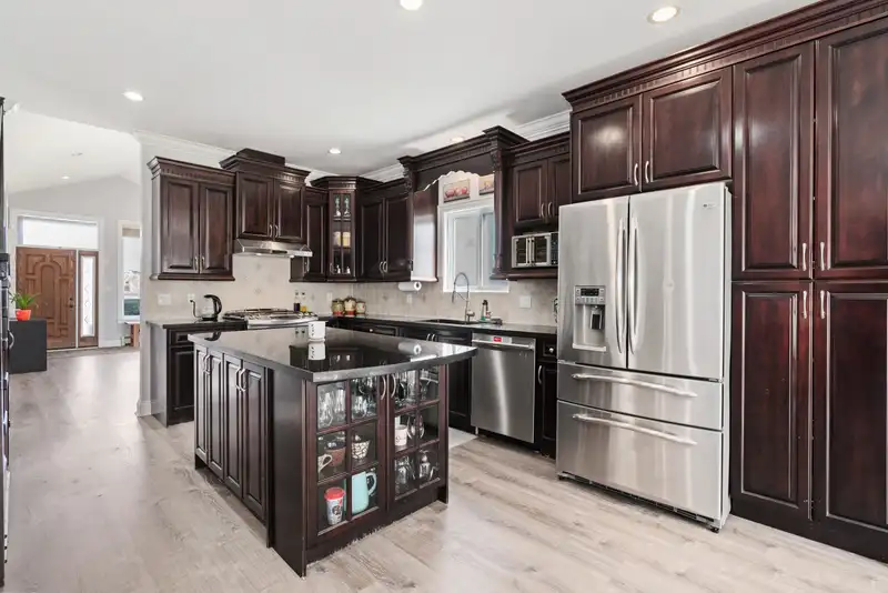 11288 87A AVENUE - photo 4 of 10