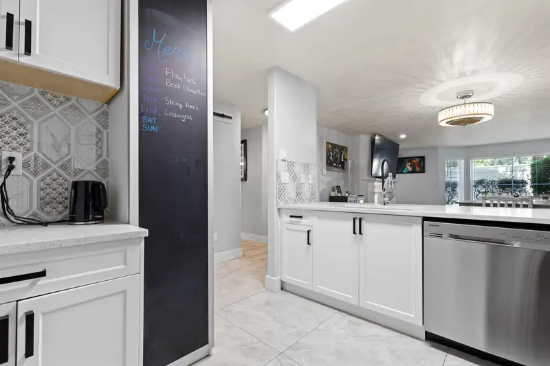 102 15160 108 AVE - photo 3 of 23