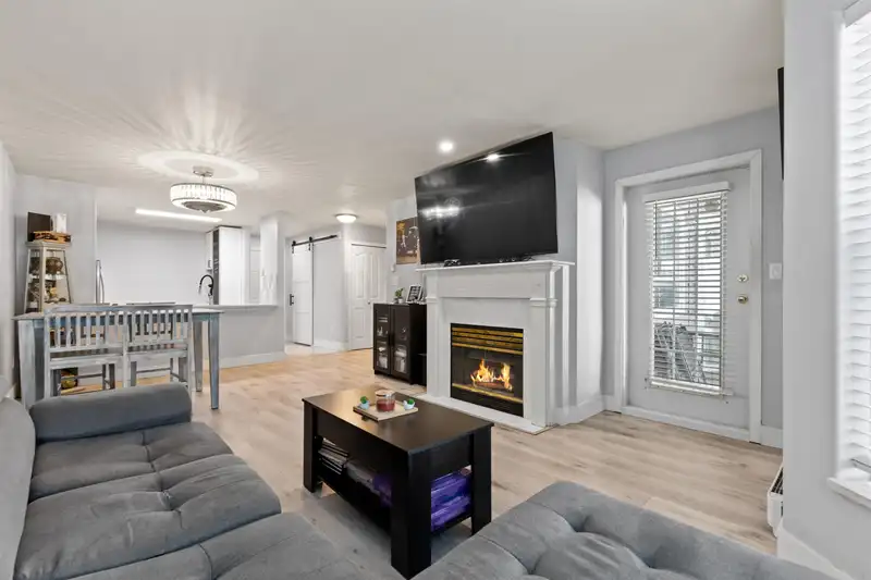 102 15160 108 AVE - photo 4 of 23