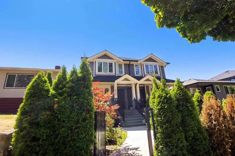2844 E 43RD AVENUE - photo 1 of 40