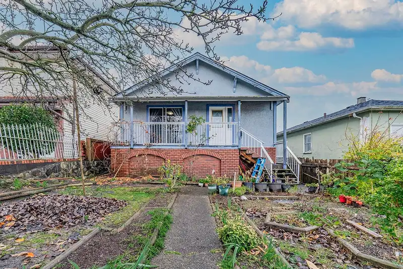 3315 RUPERT STREET - photo 1 of 4