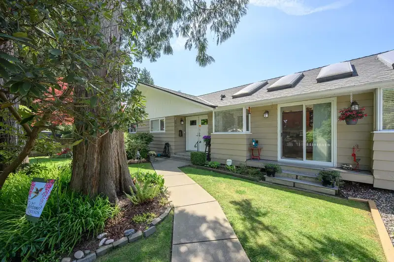 957 56A STREET - photo 1 of 35