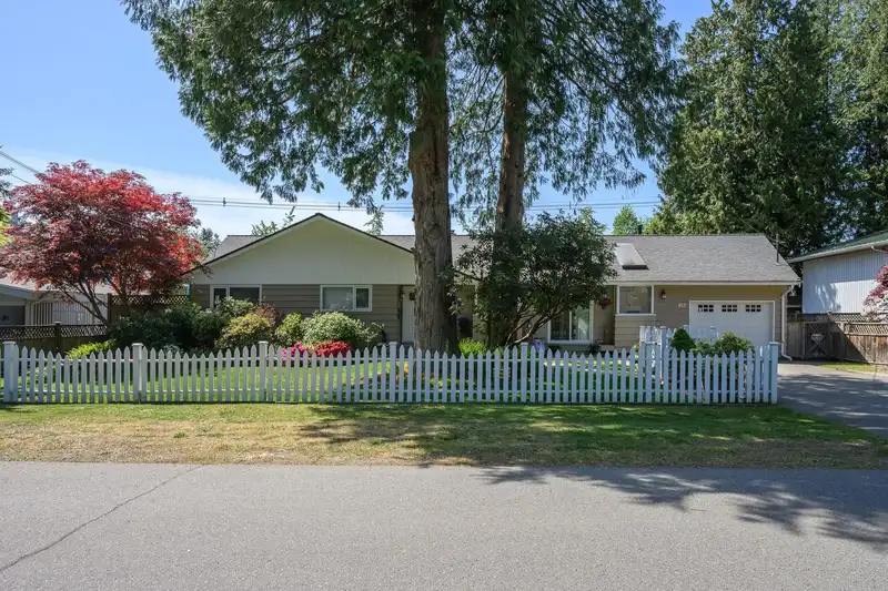 957 56A STREET - photo 2 of 35