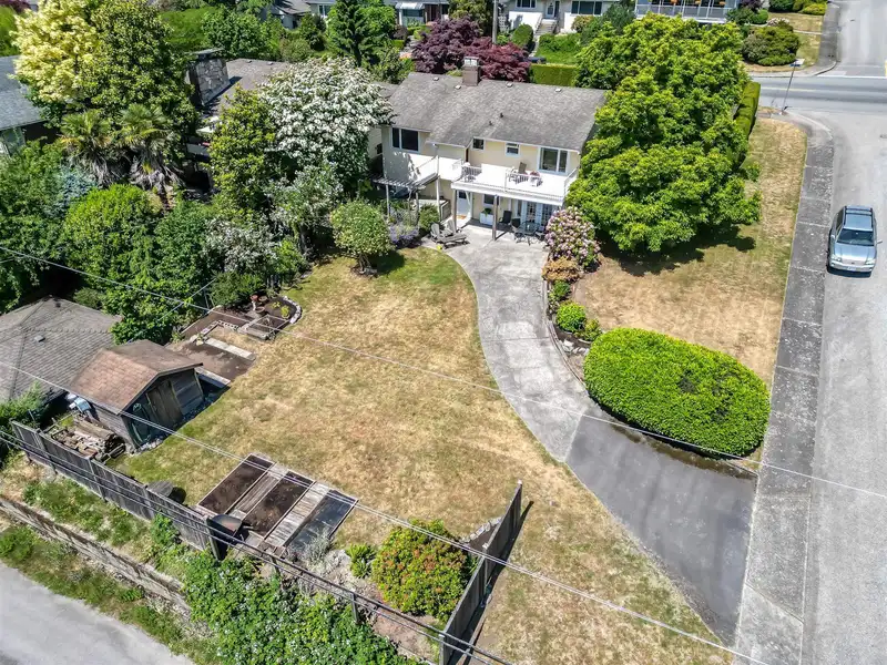 144 E EIGHTH AVENUE - photo 2 of 29