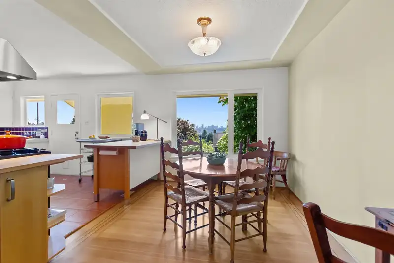 144 E EIGHTH AVENUE - photo 4 of 29