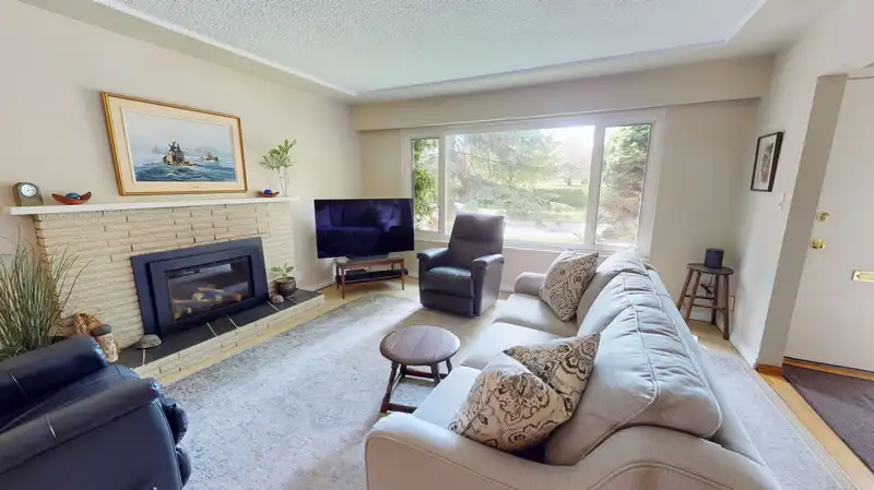 483 E 31ST AVENUE - photo 2 of 40
