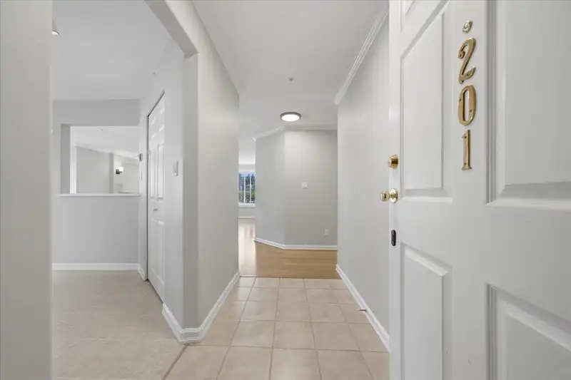 201 2772 CLEARBROOK ROAD - photo 3 of 40