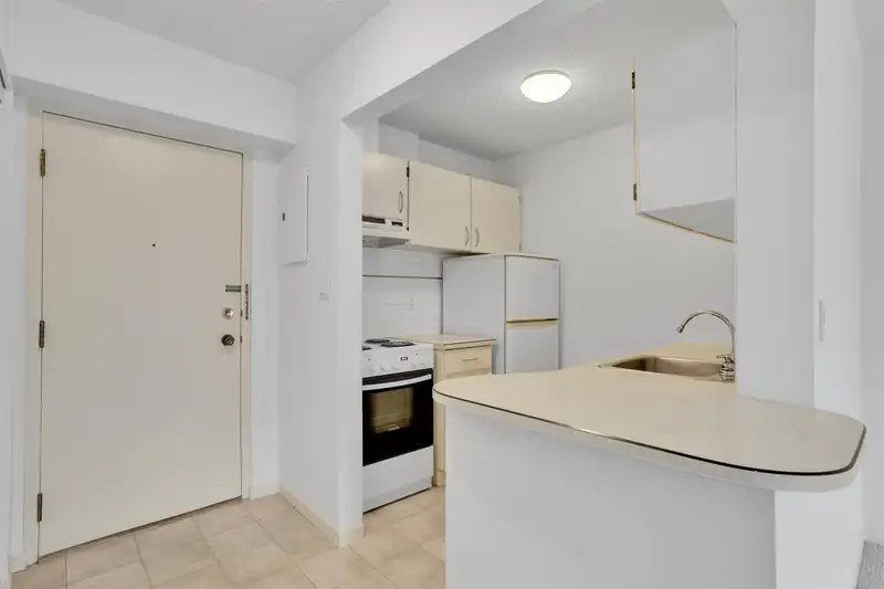 303 150 E 15TH STREET - photo 3 of 19