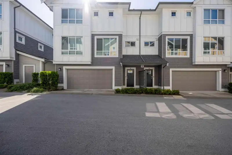 58 9688 162A STREET - photo 2 of 24