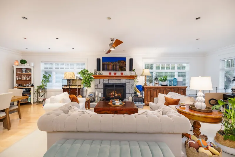 1232 HARRIS AVENUE - photo 3 of 25