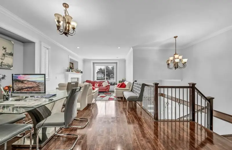 12101 84 AVENUE - photo 4 of 25