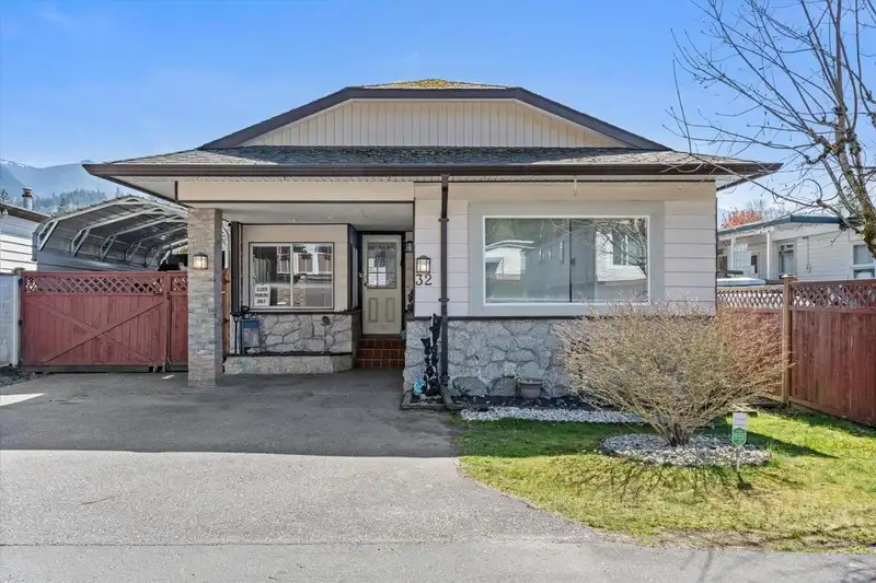 32 46511 CHILLIWACK LAKE ROAD - photo 1 of 33