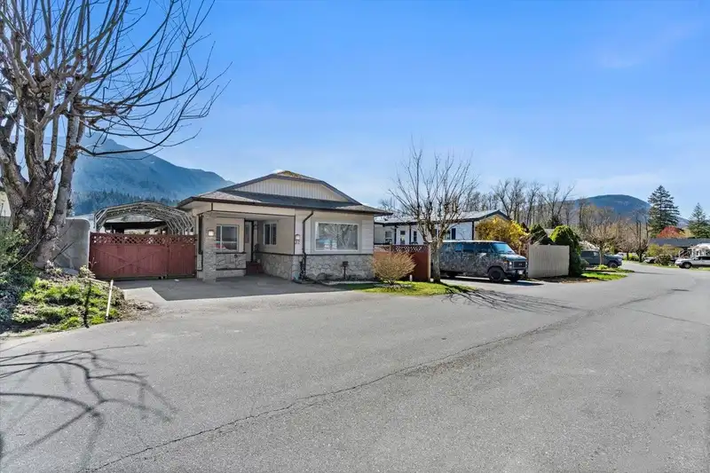 32 46511 CHILLIWACK LAKE ROAD - photo 4 of 33