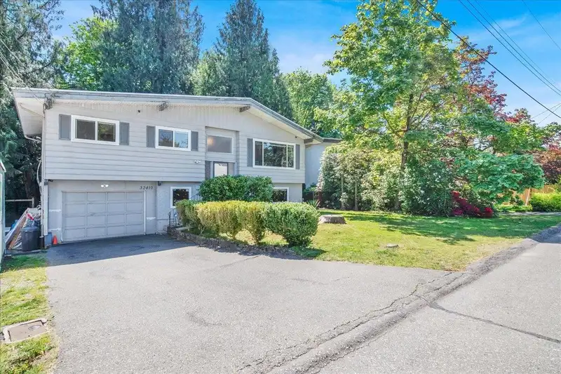 32410 DIAMOND AVENUE - photo 2 of 40