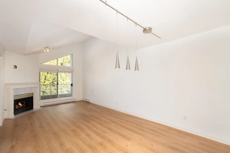 311 15272 20 AVENUE - photo 2 of 15