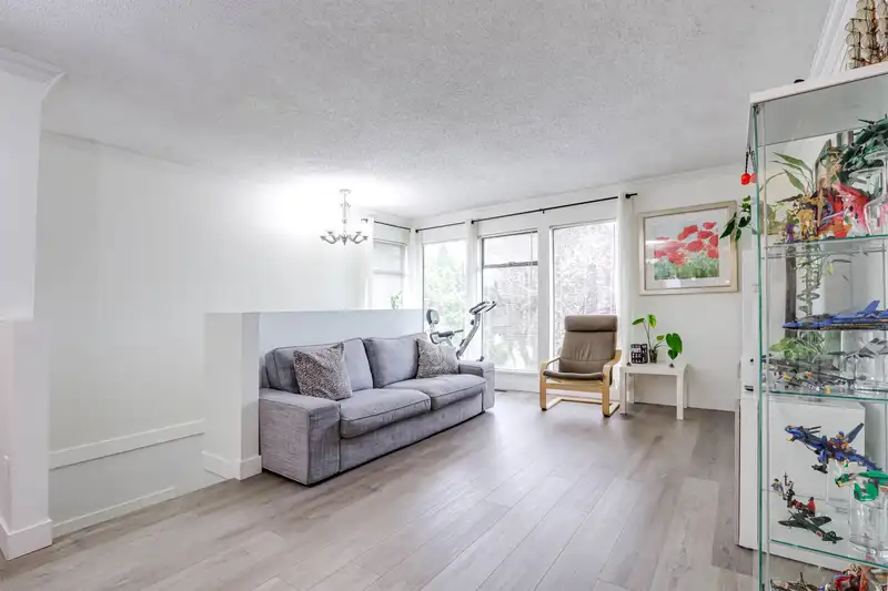 2397 WAKEFIELD DRIVE - photo 3 of 34