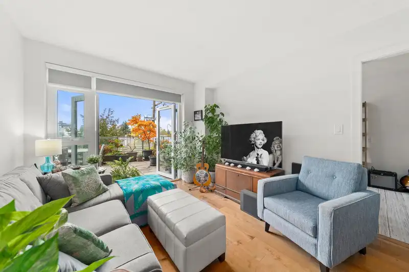 205 4083 CAMBIE STREET - photo 4 of 22