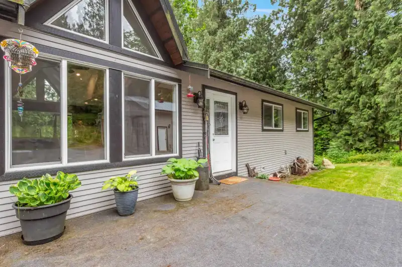 31648 GROVE AVENUE - photo 1 of 40