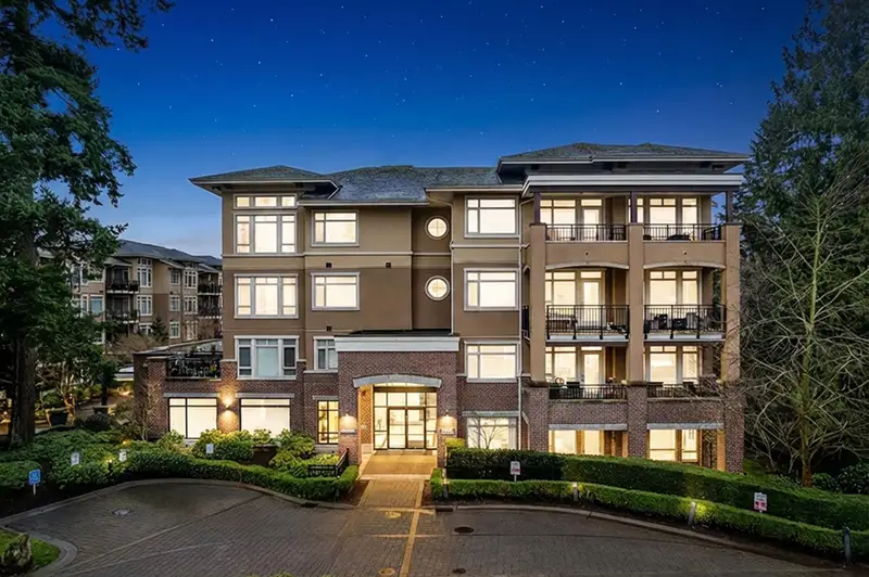 412 15360 20 AVENUE - photo 1 of 25