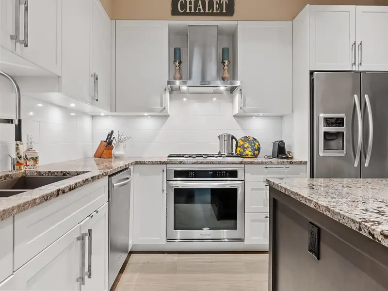 412 15360 20 AVENUE - photo 3 of 25