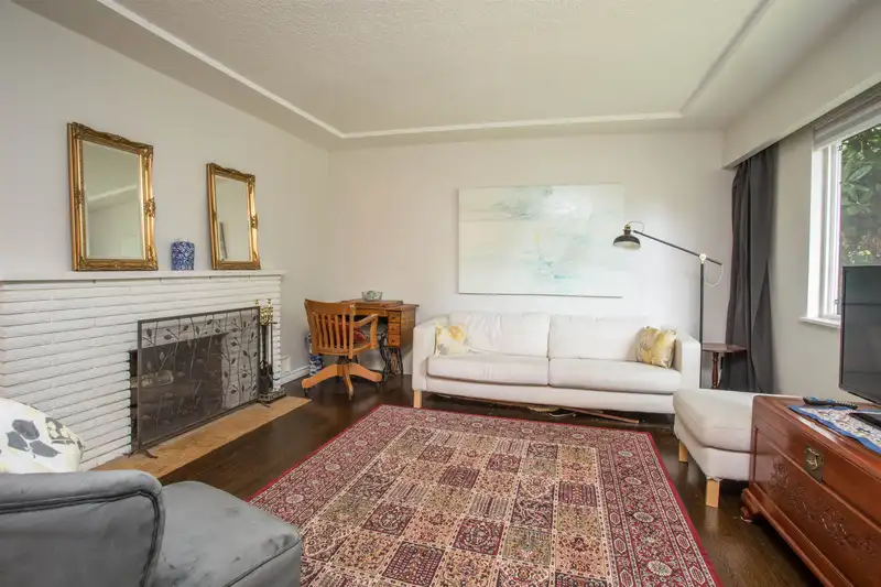 1688 E 29TH AVENUE - photo 4 of 34