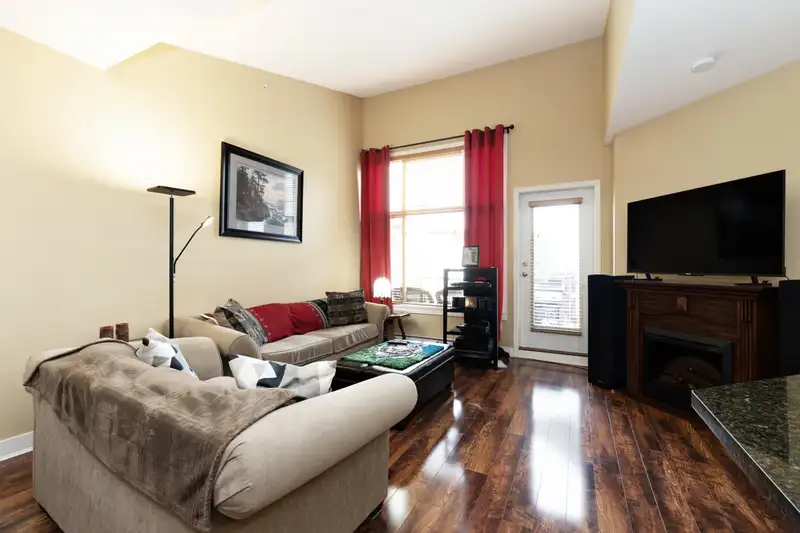 404 11887 BURNETT STREET - photo 2 of 21