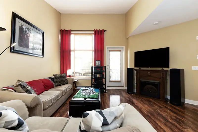 404 11887 BURNETT STREET - photo 3 of 21