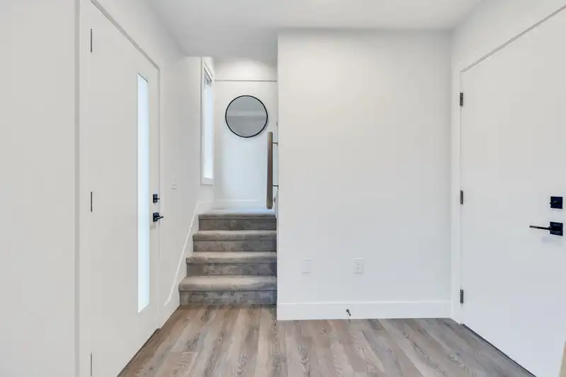 5 18833 70 AVENUE - photo 4 of 40