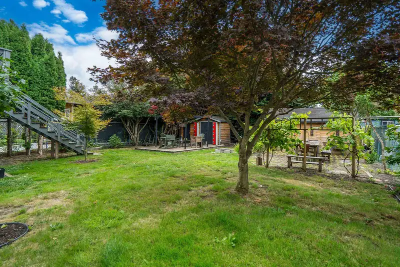 33598 8 AVENUE - photo 2 of 40