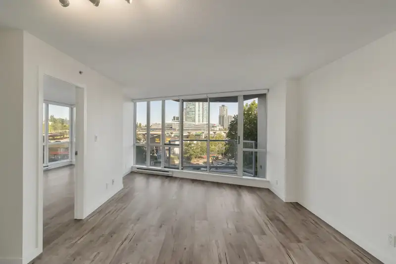 502 13618 100 AVENUE - photo 2 of 23