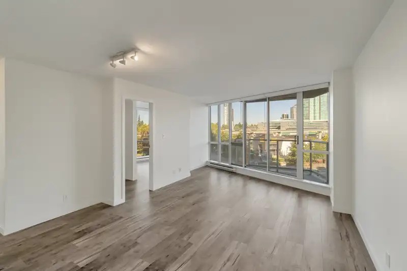 502 13618 100 AVENUE - photo 4 of 23
