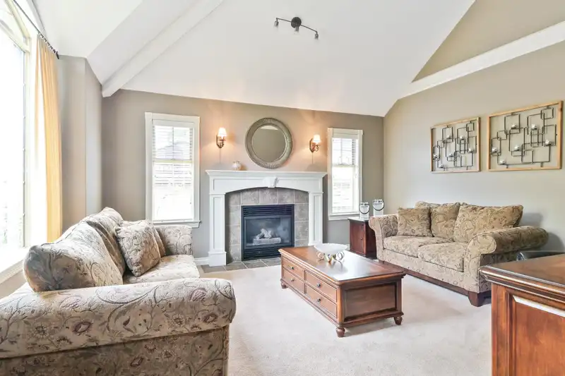 16308 95A AVENUE - photo 2 of 39