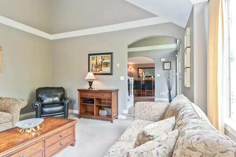 16308 95A AVENUE - photo 3 of 39