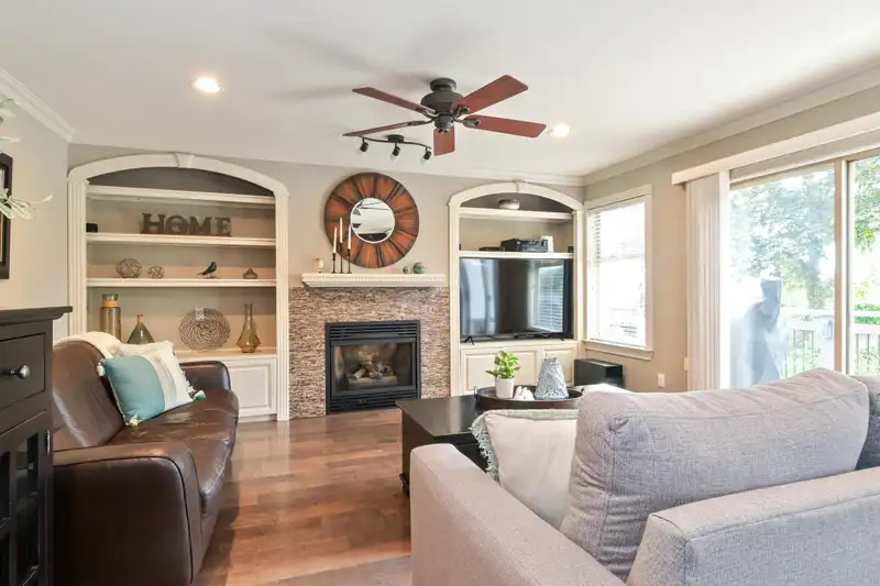 16308 95A AVENUE - photo 4 of 39