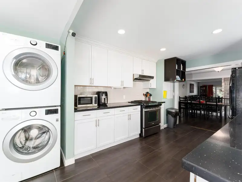 14669 90 AVENUE - photo 3 of 27