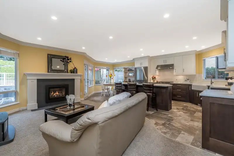 14999 21B AVENUE - photo 3 of 39