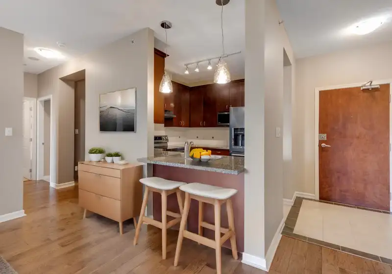 604 1551 FOSTER STREET - photo 3 of 30