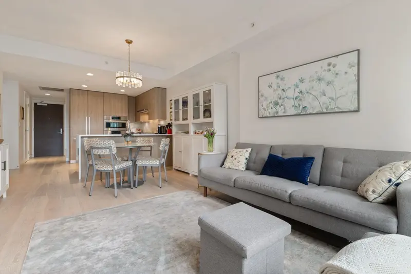 402 2738 LIBRARY LANE - photo 2 of 23