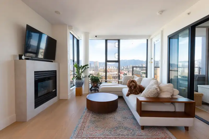 1101 1633 W 8TH AVENUE - photo 3 of 34
